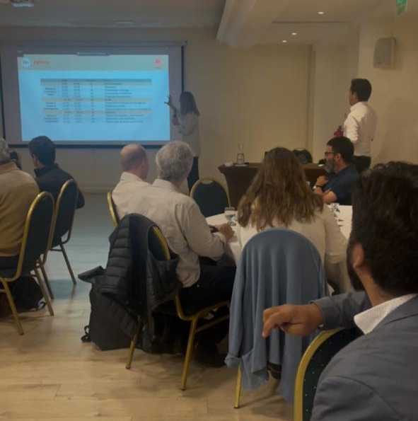 Paula Villagra participa en la primera jornada de trabajo del centro CIGIDEN R+