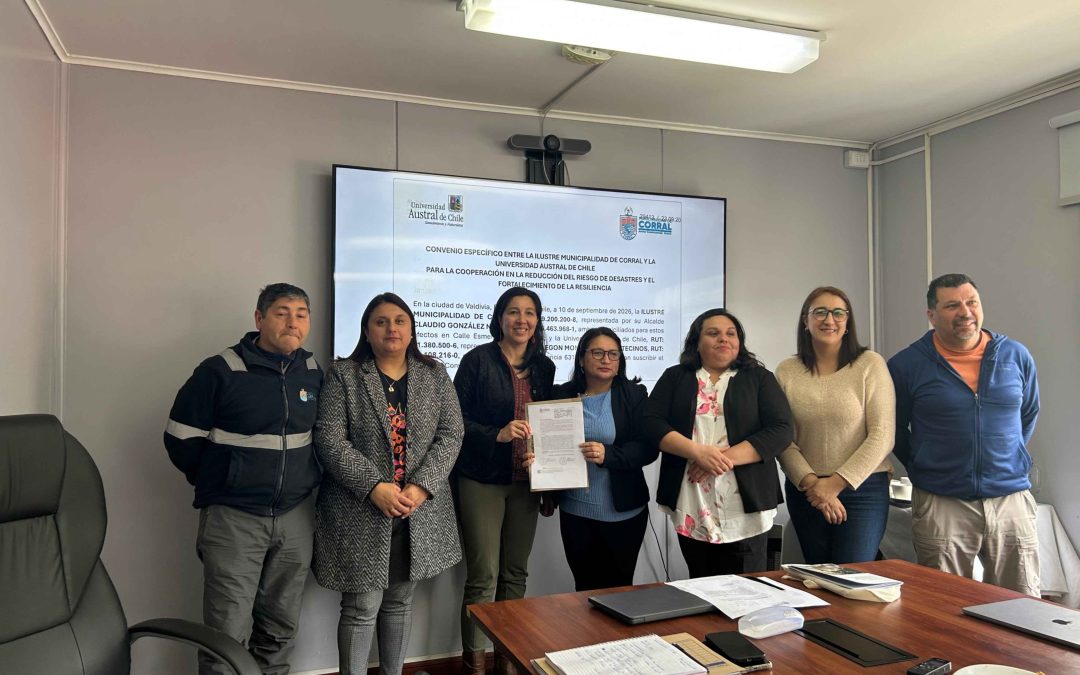 Universidad Austral de Chile y Municipalidad de Corral firman convenio para fortalecer la gestión del riesgo de desastres y la resiliencia comunitaria